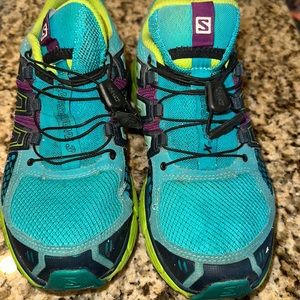 Salomon trail shoes size 8 teal